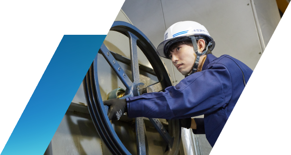 働く従業員の写真